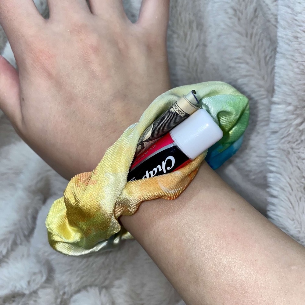 Zipper scrunchie